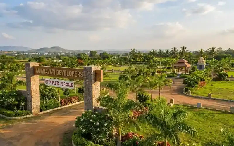 Open plots in Amaravati – aerial view of APCRDA approved residential layout