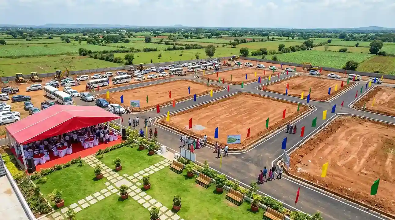 Premium open plots in Dakamarri for future growth