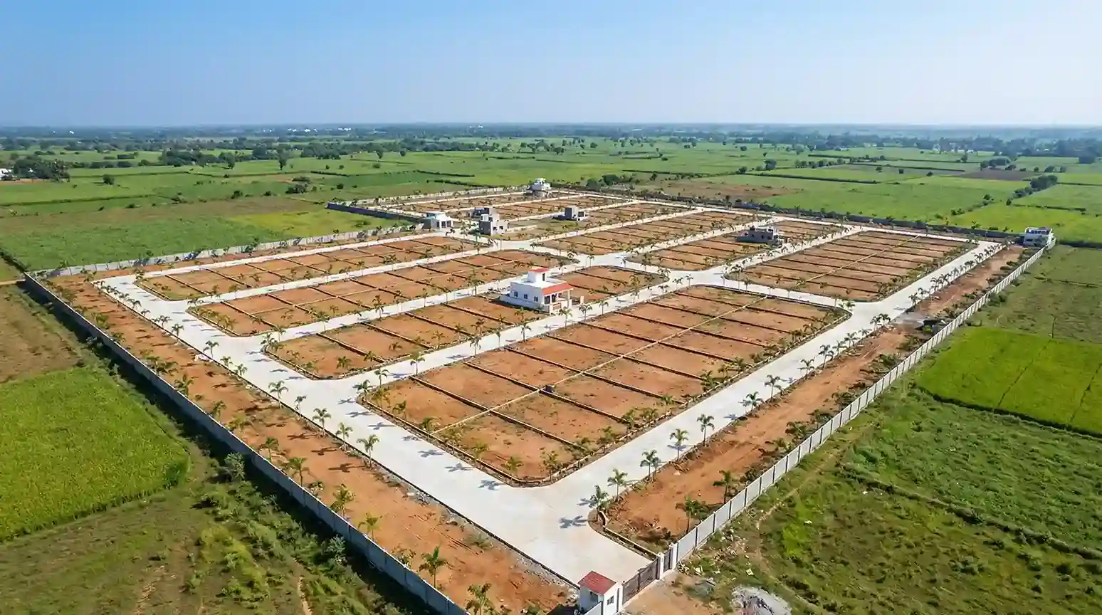 Well planned villa plots in Dakamarri